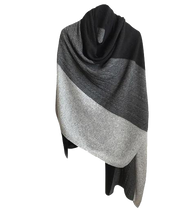 Load image into Gallery viewer, Knitted Cashmere Three-Tone Wrap