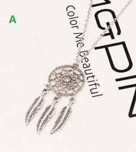 Load image into Gallery viewer, Feather Pendant Necklace