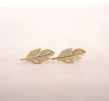 Load image into Gallery viewer, Small Leaves  Earrings