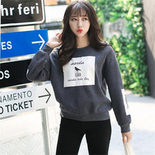 Load image into Gallery viewer, Bird Printed Sweatshirt
