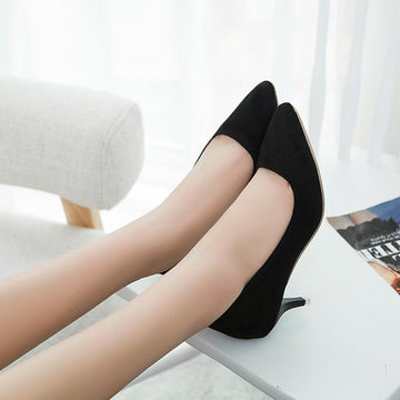 Low Black Pumps