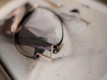 Load image into Gallery viewer, 'V' Choker