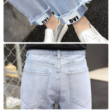 Load image into Gallery viewer, Beat Up Jeans