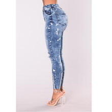 Load image into Gallery viewer, Shredded Jeans