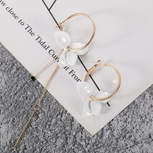 Load image into Gallery viewer, Flower Earrings