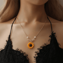 Load image into Gallery viewer, Star &amp; Moon Necklace