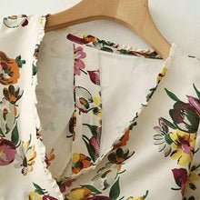 Load image into Gallery viewer, Floral Bow Tie Crop Blouse