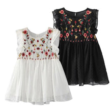 Load image into Gallery viewer, Floral Embroidery Seersucker Blouse