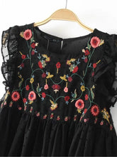 Load image into Gallery viewer, Floral Embroidery Seersucker Blouse