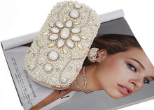 Load image into Gallery viewer, Evening Clutch With Pearls